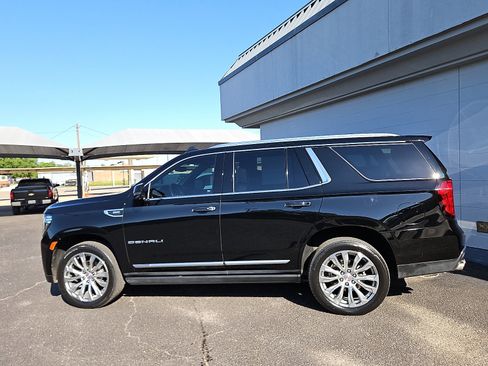 Used 2022 GMC Yukon Denali AWD/4WD image 2