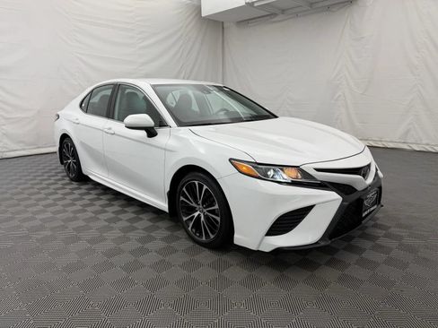 Used 2020 Toyota Camry SE FWD image 4