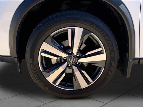 Used 2025 Nissan Rogue SL w/ SL Premium Package AWD/4WD image 10