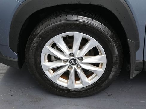 Used 2024 Toyota Corolla Cross LE image 9