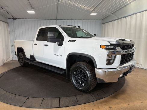 Used 2022 Chevrolet Silverado 3500 LT w/ Convenience Package image 11