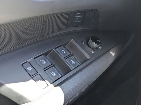 Used 2023 Audi e-tron GT Premium Plus image 18