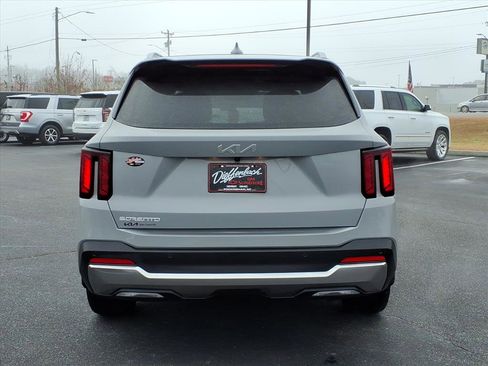Used 2025 Kia Sorento EX w/ Panoramic Sunroof Package image 18