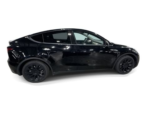 Certified 2021 Tesla Model Y Long Range AWD/4WD image 7