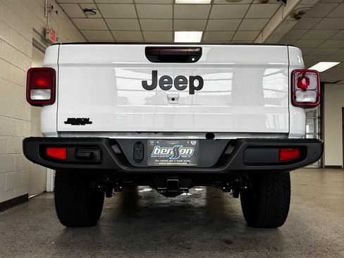 Used 2024 Jeep Gladiator Sport AWD/4WD image 6