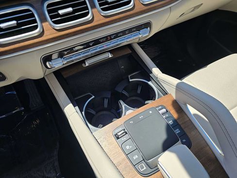 Used 2026 Mercedes-Benz GLS 450 4MATIC image 33