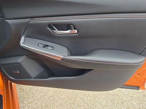 Used 2025 Nissan Sentra SR w/ SR Premium Package image 5