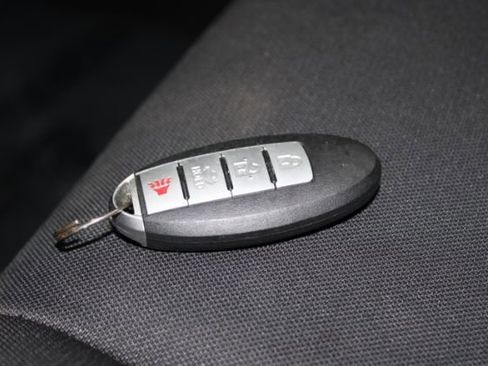 Used 2019 Nissan Pathfinder S image 11