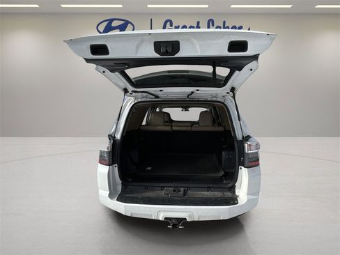 Used 2018 Toyota 4Runner SR5 Premium image 10