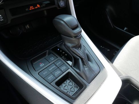 Certified 2025 Toyota RAV4 XLE AWD/4WD image 24