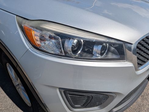 Used 2016 Kia Sorento LX w/ LX Convenience Package image 2