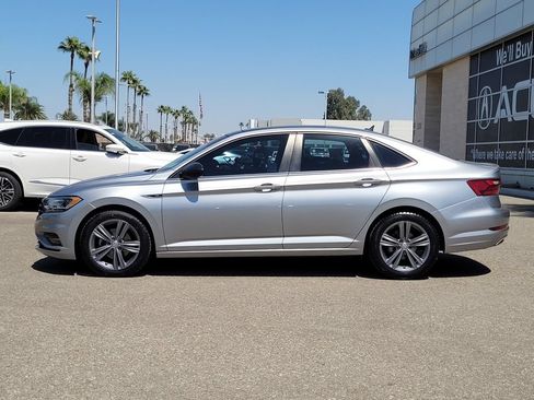 Used 2021 Volkswagen Jetta R-Line w/ R-Line Cold Weather Package FWD image 9