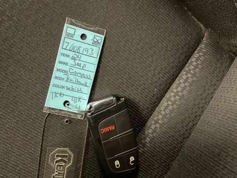 Used 2024 Jeep Compass Trailhawk AWD/4WD image 36