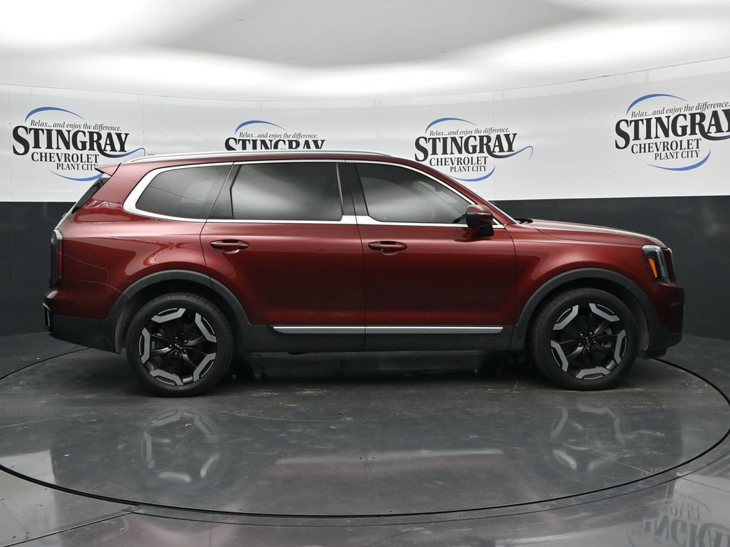 Used 2023 Kia Telluride EX w/ EX Captain's Chair Package FWD image 8