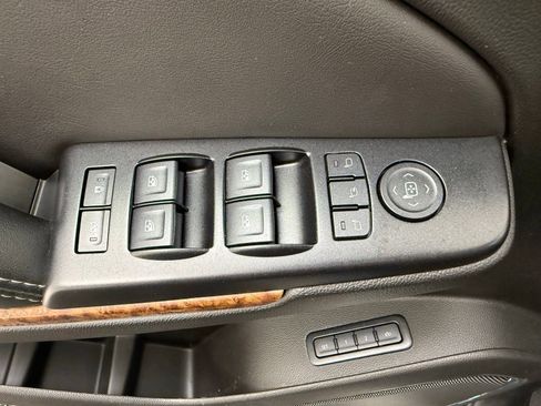 Used 2019 Chevrolet Suburban Premier AWD/4WD image 11