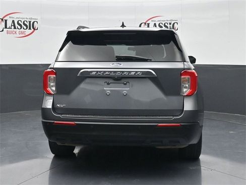 Used 2022 Ford Explorer XLT image 8
