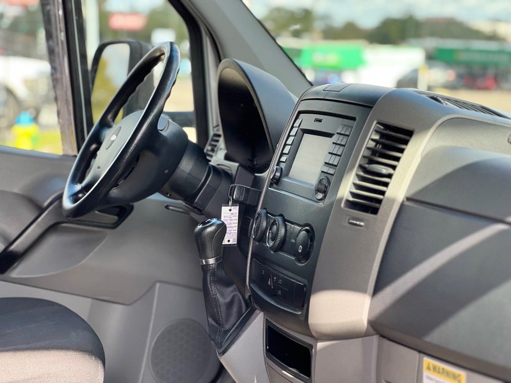 Used 2014 Freightliner Sprinter 2500 RWD image 23