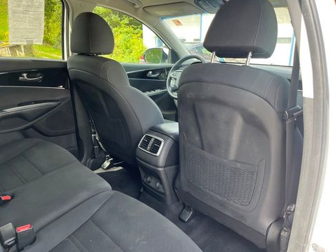 Used 2019 Kia Sorento LX image 34