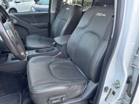 Used 2017 Nissan Frontier PRO-4X w/ Pro-4x Luxury Package image 10