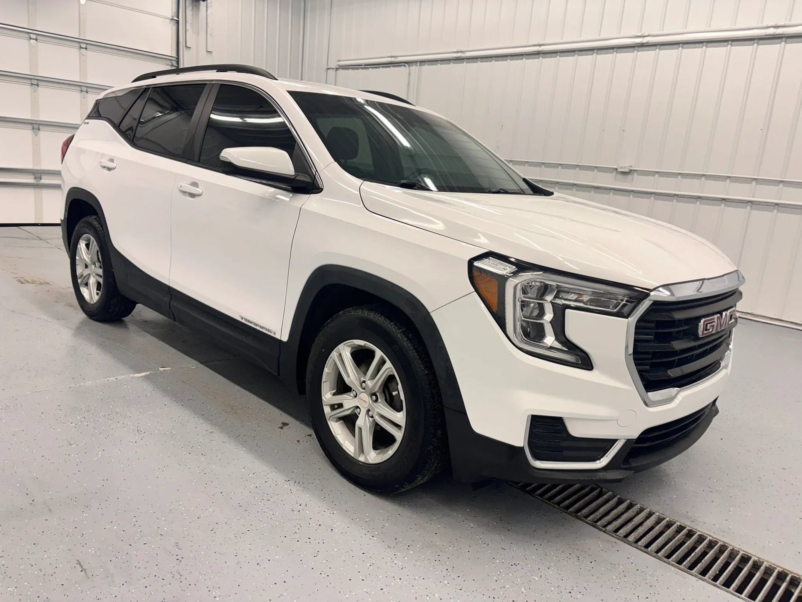 Used 2022 GMC Terrain SLE w/ Driver Convenience Package FWD image 12