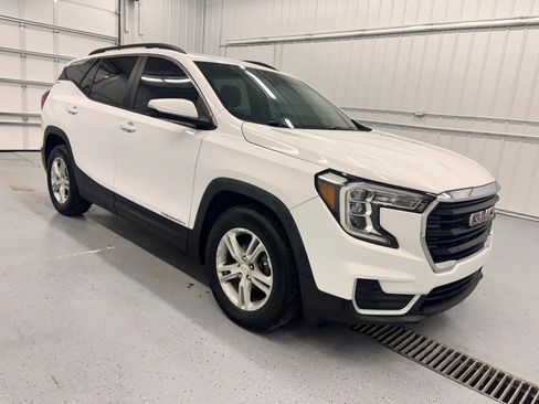 Used 2022 GMC Terrain SLE w/ Driver Convenience Package FWD image 12