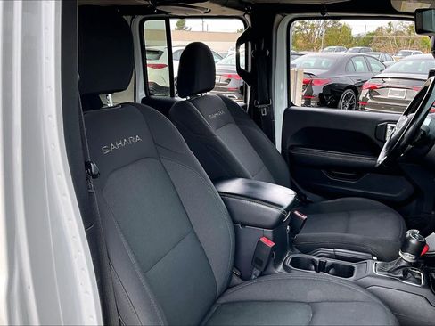 Used 2020 Jeep Wrangler Unlimited Sahara image 8
