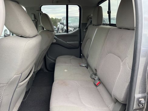 Used 2019 Nissan Frontier SV image 16