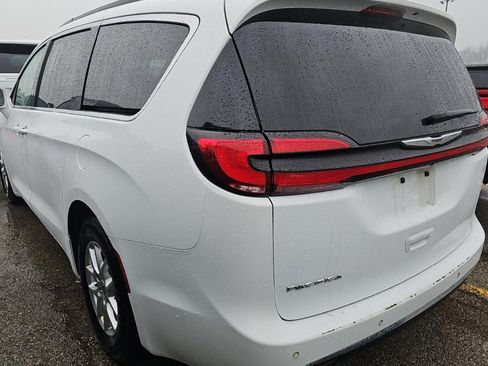Used 2022 Chrysler Pacifica Touring-L FWD image 6
