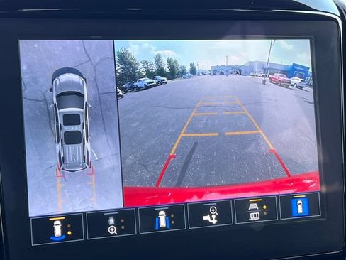 Used 2023 Chevrolet Traverse LT w/ Rear Camera Mirror Package AWD/4WD image 27