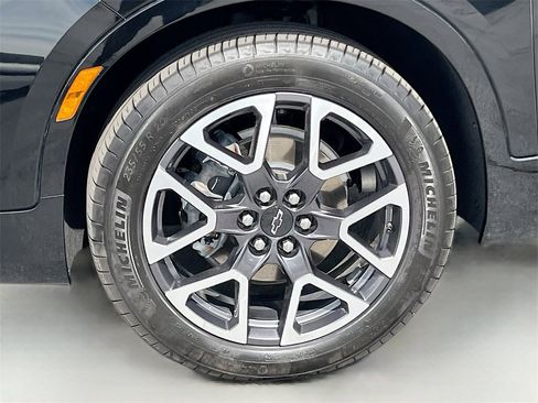Used 2024 Chevrolet Blazer RS w/ Enhanced Convenience Package image 32