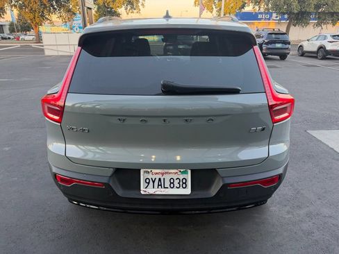 Used 2024 Volvo XC40 B5 Core AWD/4WD image 5