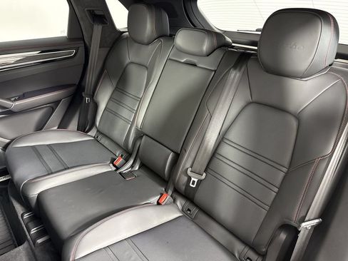 Certified 2023 Porsche Cayenne Turbo AWD/4WD image 22