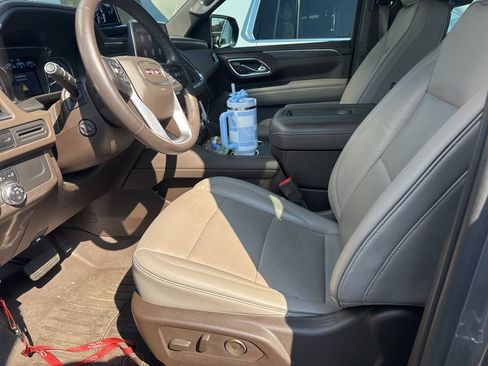 Used 2021 GMC Yukon SLT w/ SLT Premium Package image 4