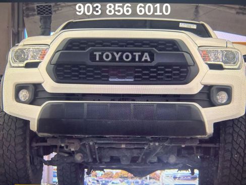 Used 2020 Toyota Tacoma TRD Off-Road image 3