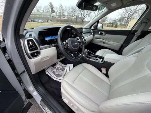 Used 2023 Kia Sorento SX image 17