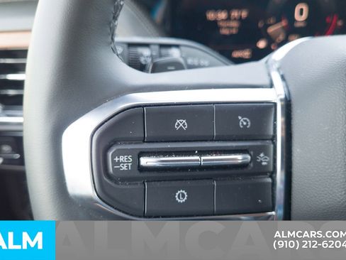 Used 2025 GMC Yukon XL Denali AWD/4WD image 13