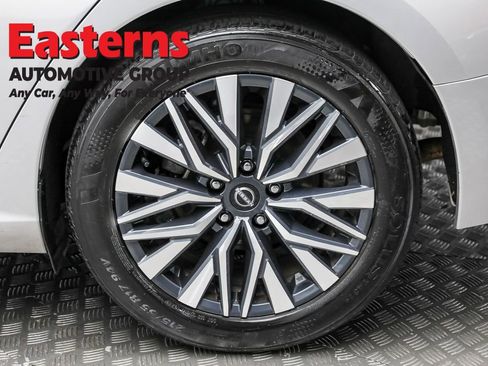 Used 2024 Nissan Altima 2.5 SV image 8