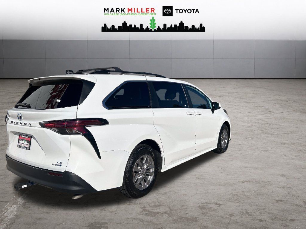 Certified 2022 Toyota Sienna LE FWD image 6
