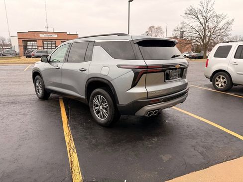 Used 2024 Chevrolet Traverse LT image 6