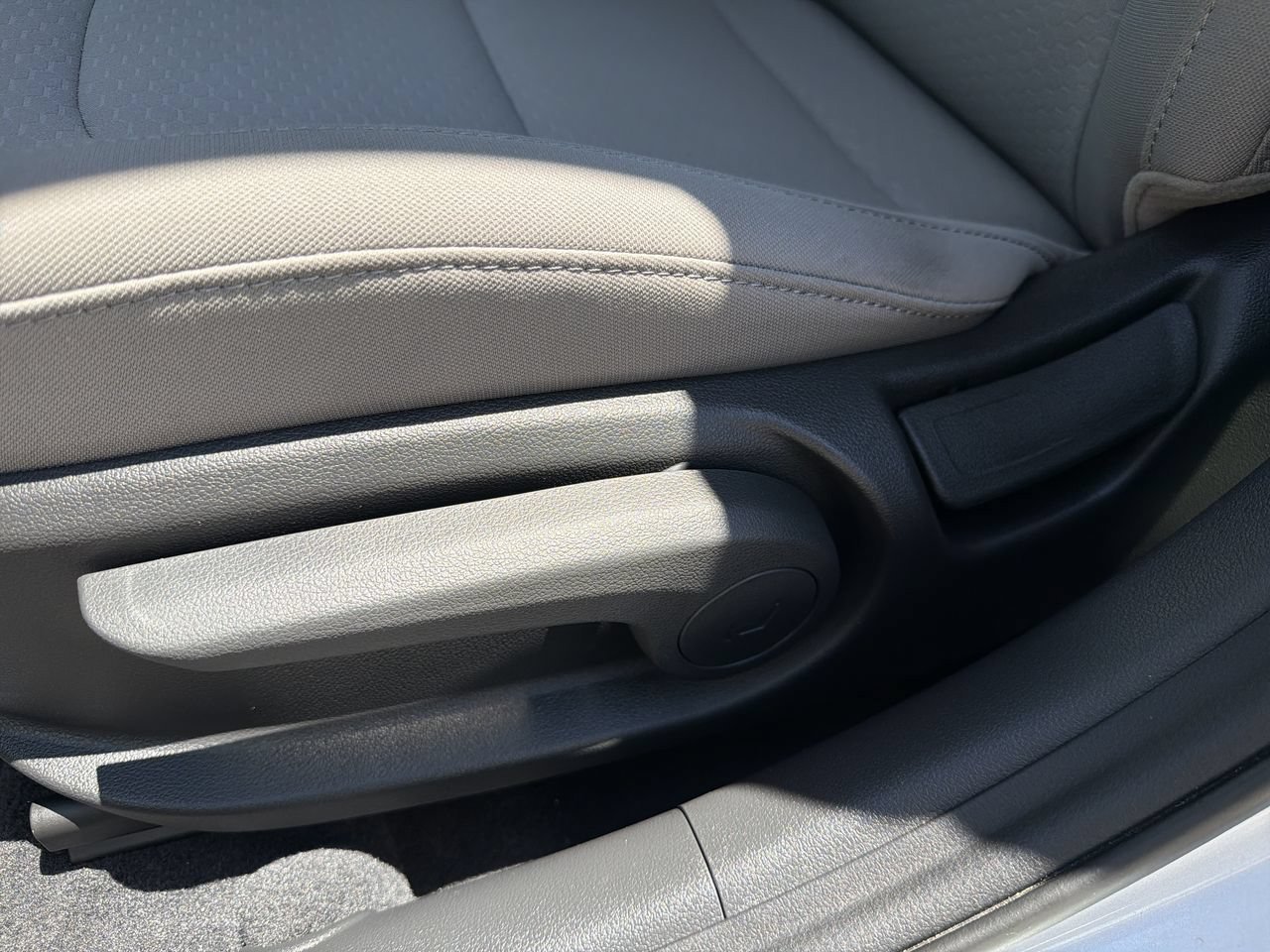 Used 2019 Hyundai Elantra SE FWD image 19