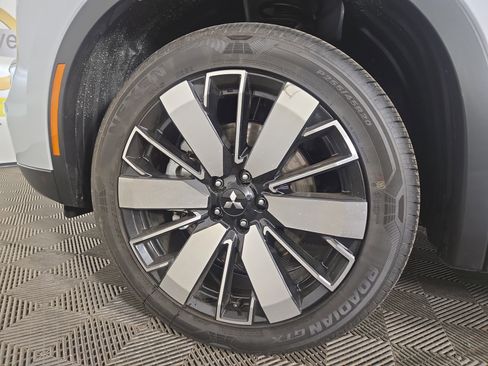 New 2025 Mitsubishi Outlander SE image 34