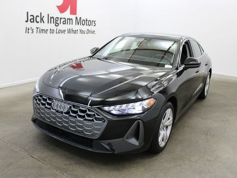 Used 2025 Audi A5 2.0T Premium Plus w/ Premium Plus AWD/4WD image 2