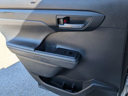 Used 2022 Toyota Highlander XSE image 30