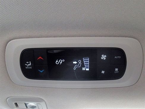 Used 2022 Chrysler Pacifica Limited image 31