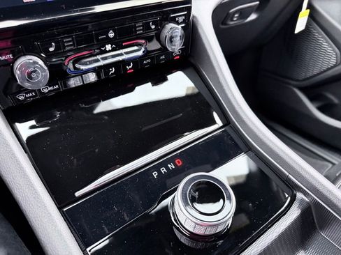 New 2025 Jeep Grand Cherokee L Limited w/ Black Appearance Package image 17