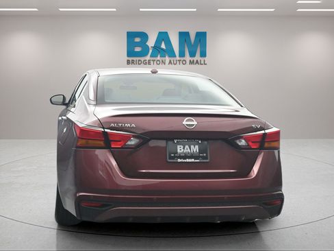 Used 2024 Nissan Altima 2.5 SV FWD image 5