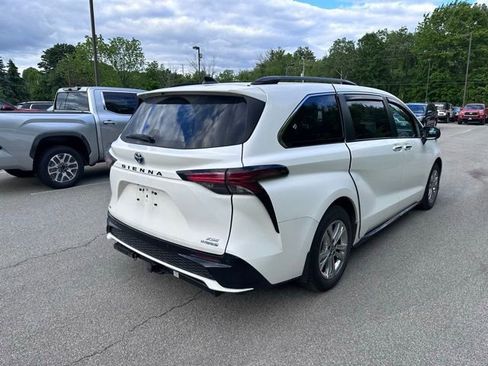 Used 2023 Toyota Sienna XSE w/ XSE Plus Package AWD/4WD image 3