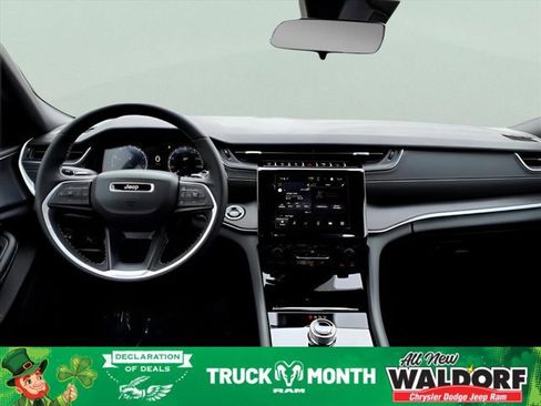 New 2025 Jeep Grand Cherokee 4WD image 13