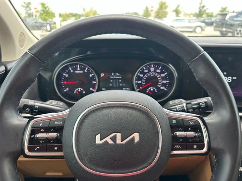 Used 2023 Kia Carnival EX FWD image 20