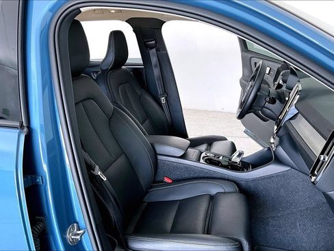 Used 2024 Volvo XC40 B5 Plus w/ Protection Package Premier AWD/4WD image 8